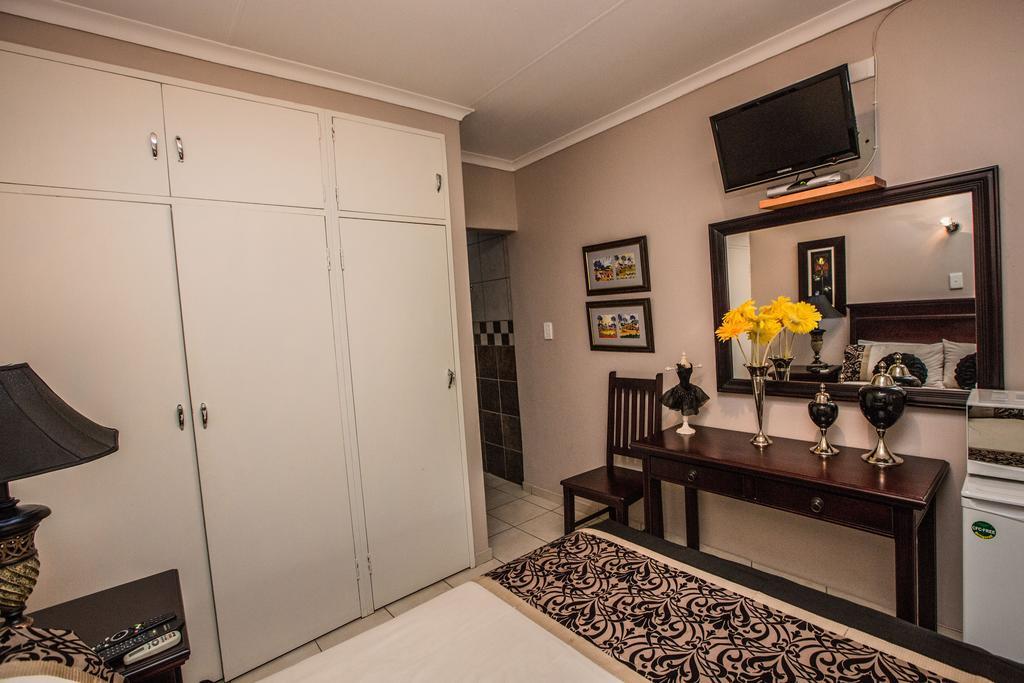 @Home Guest House Rustenburg Exterior photo